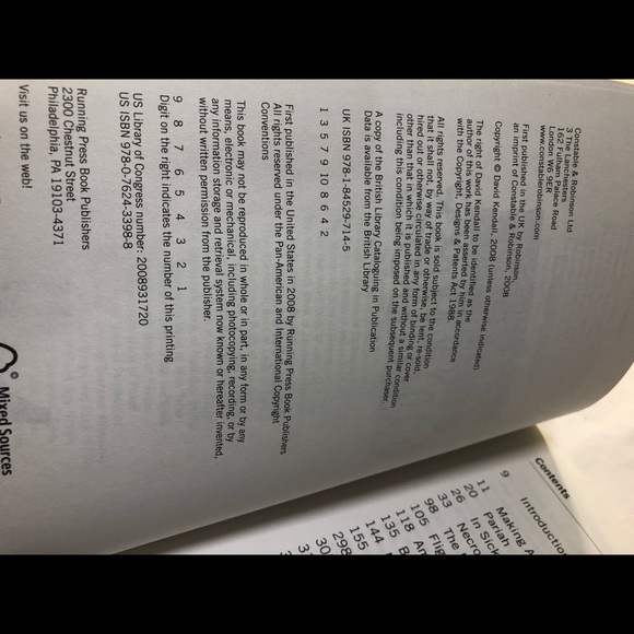 Mammoth Book of Zombie Comics 450 pages! - Picture 8 of 8